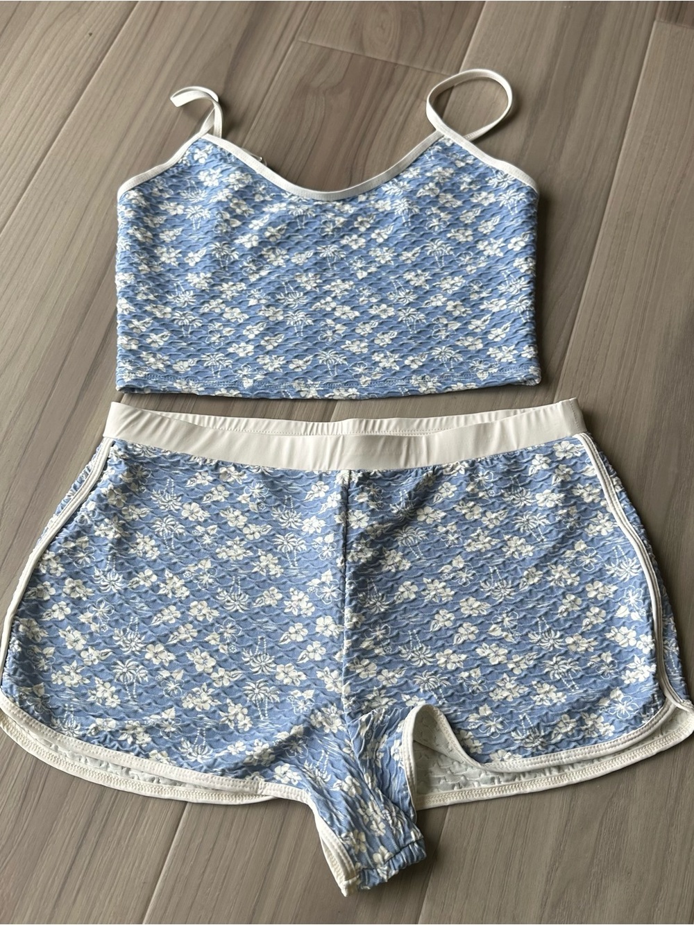 Dippin daisys Hawaiian Set - Picture 2 of 7